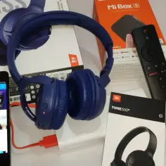 Jak długo ładować słuchawki bezprzewodowe JBL, aby uniknąć problemów?