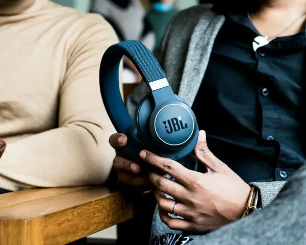 Jak połączyć słuchawki JBL z iPhonem - uniknij problemów z parowaniem